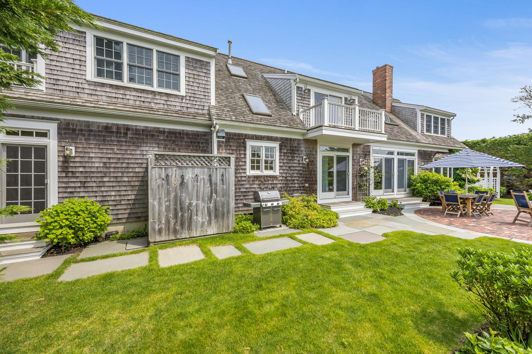 86 Champlain Road