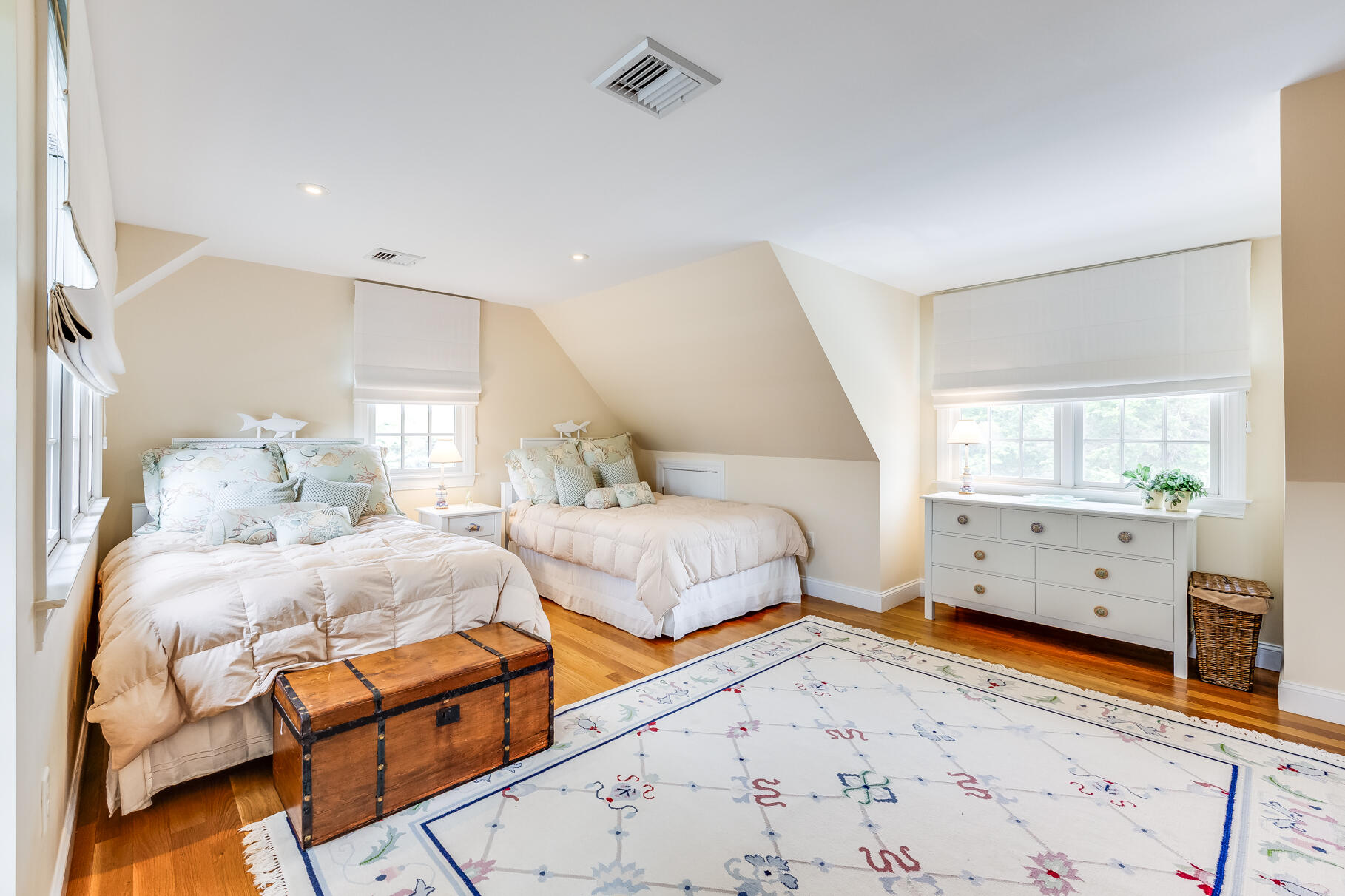 86 Champlain Road