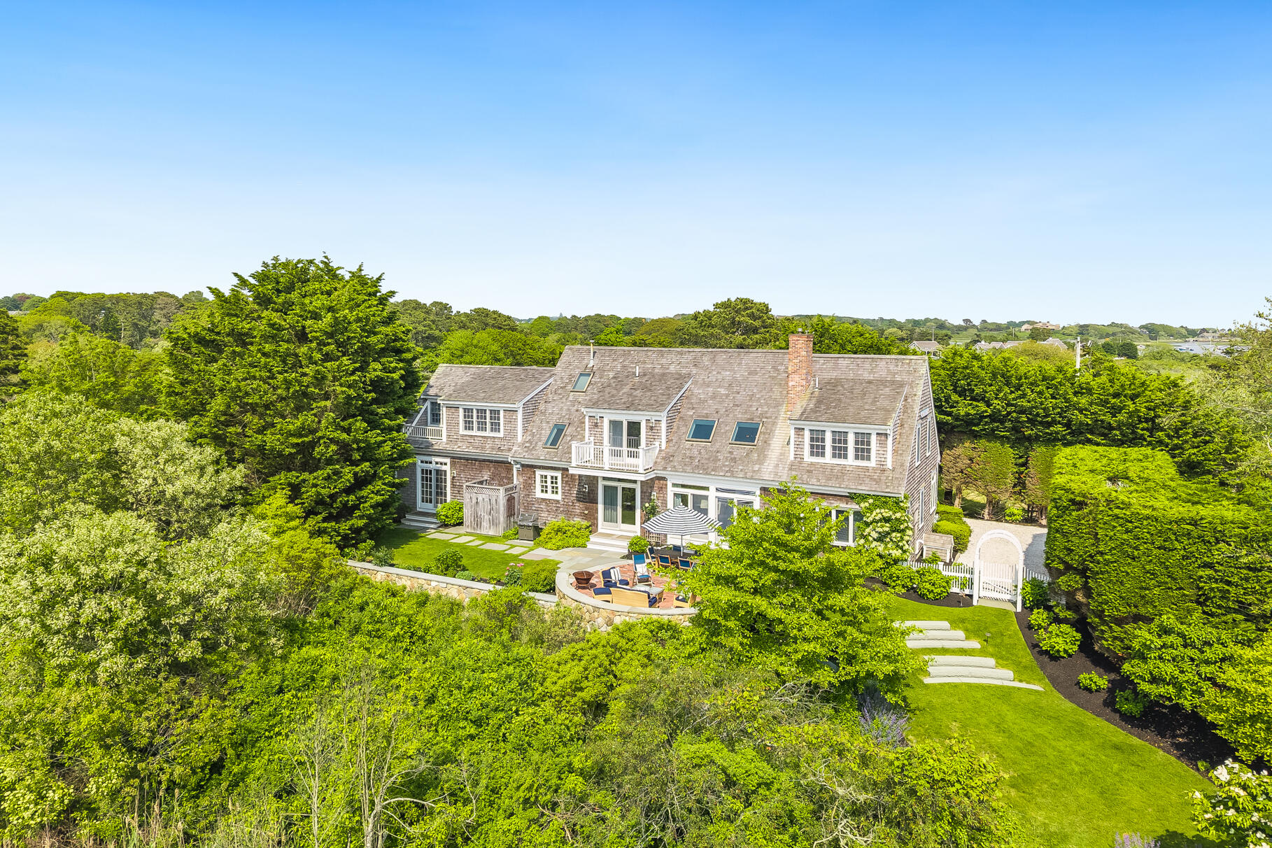 86 Champlain Road