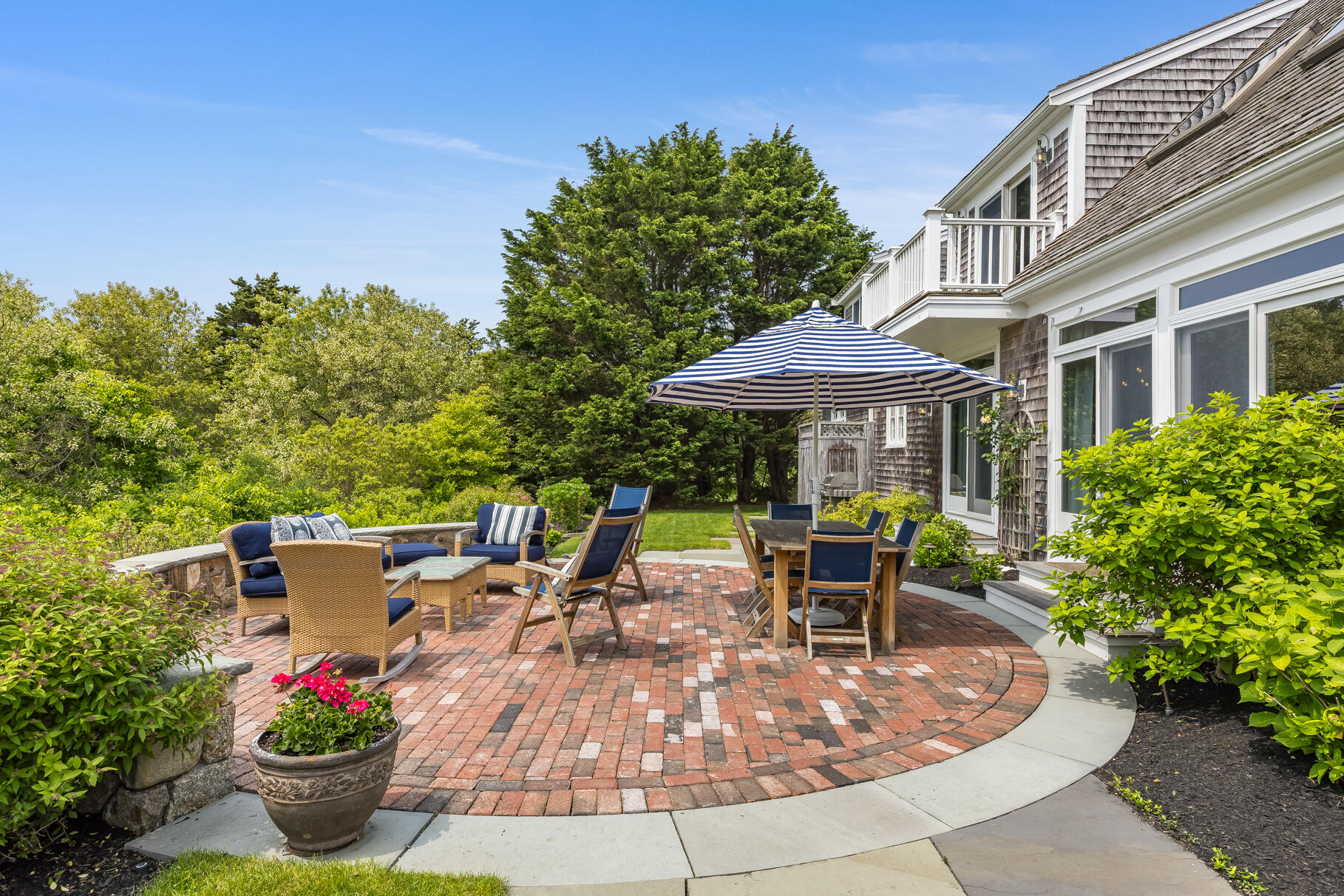 86 Champlain Road