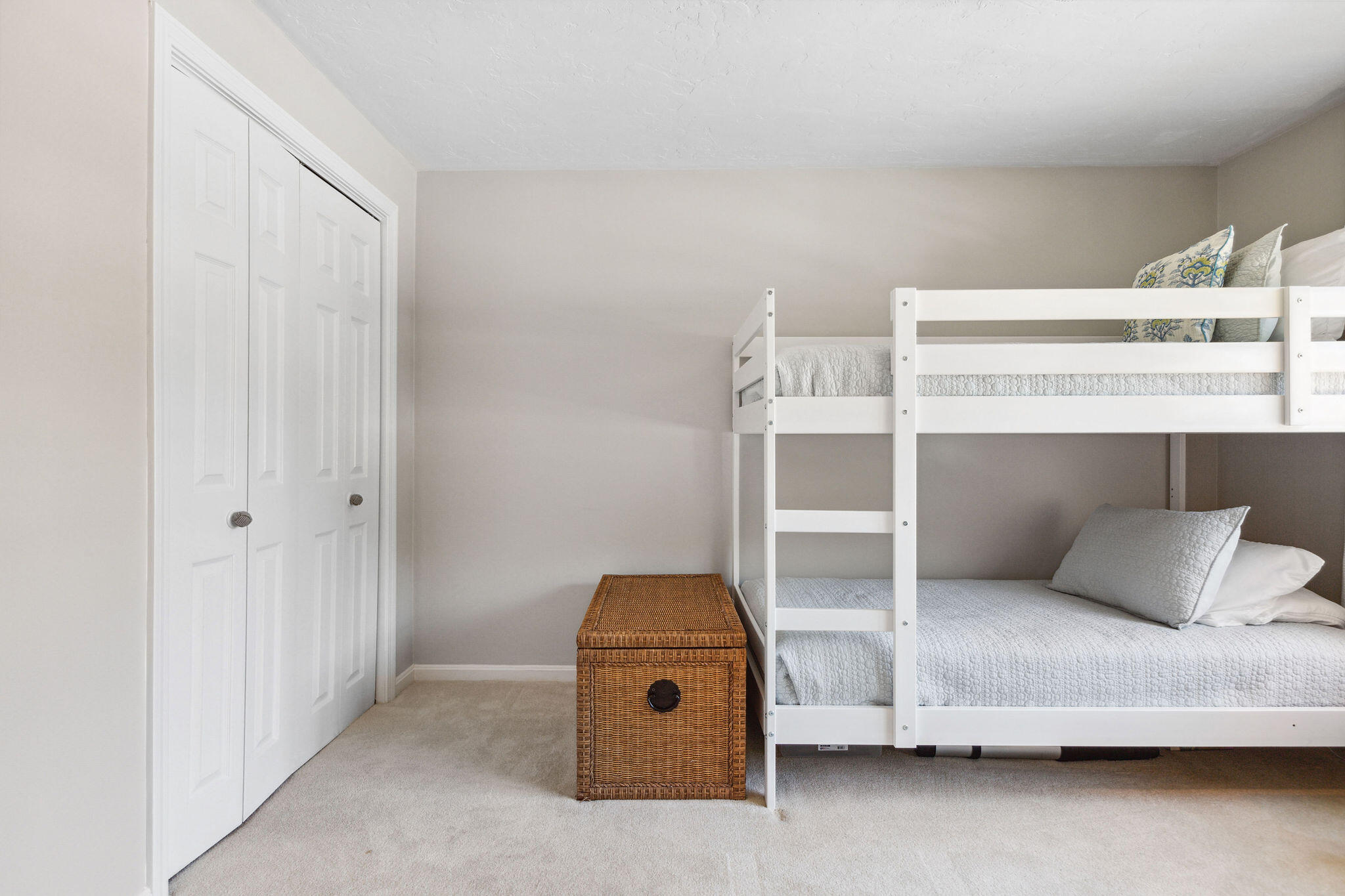 2 Englewood Drive # 6 Unit: F-6