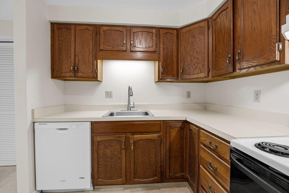 2 Englewood Drive # 1 Unit: H-1