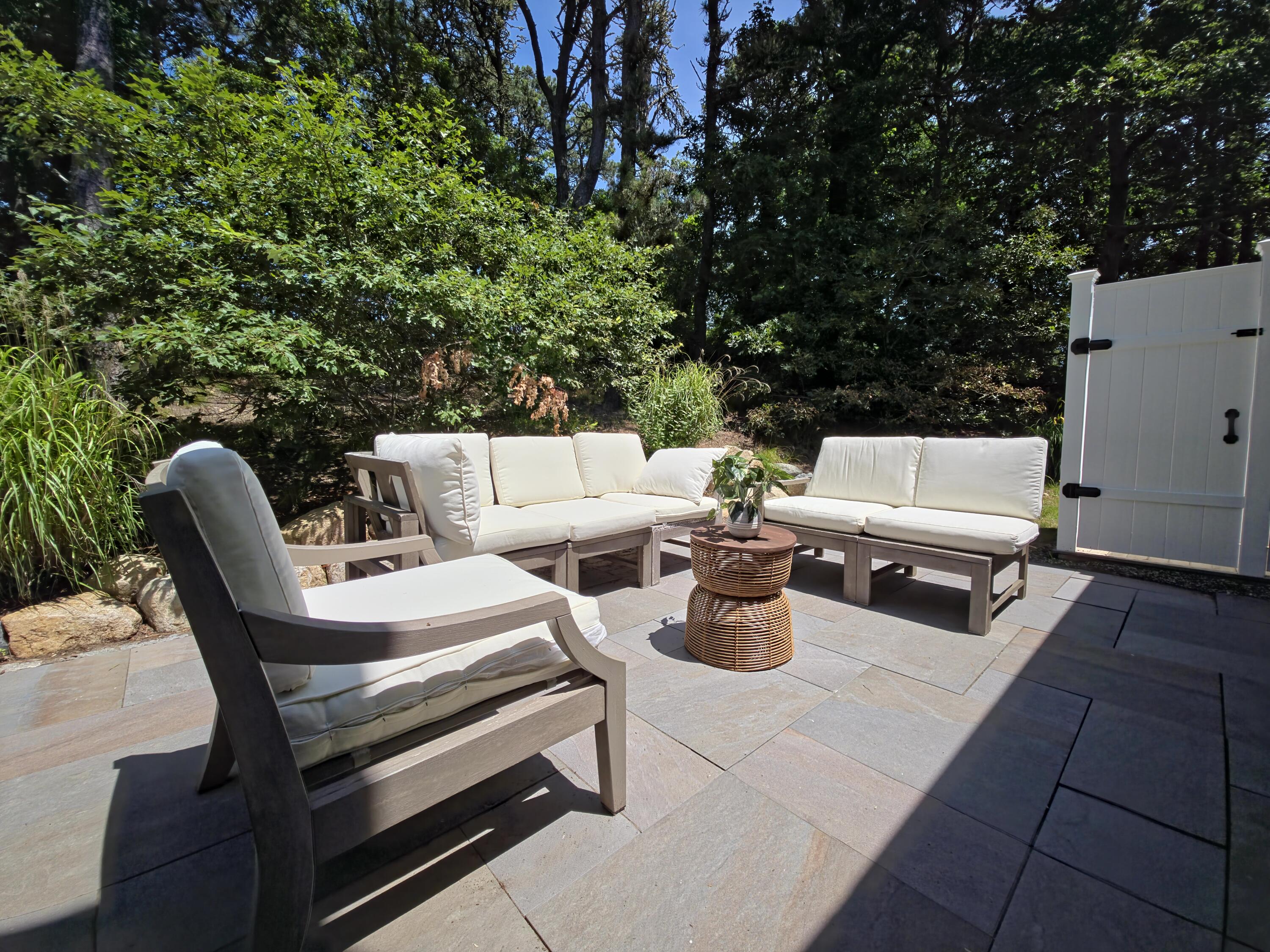 55 Meadowview Road S