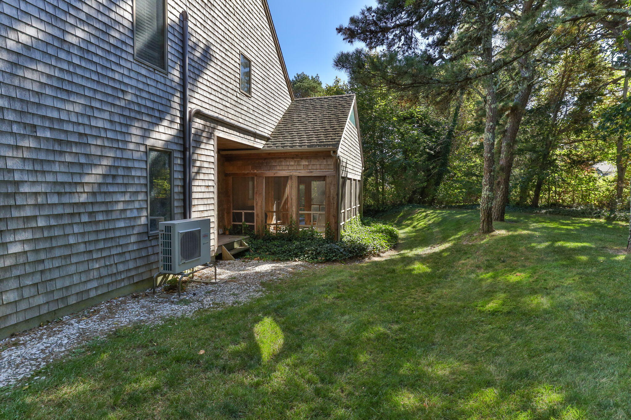 25 Twin Rocks Drive