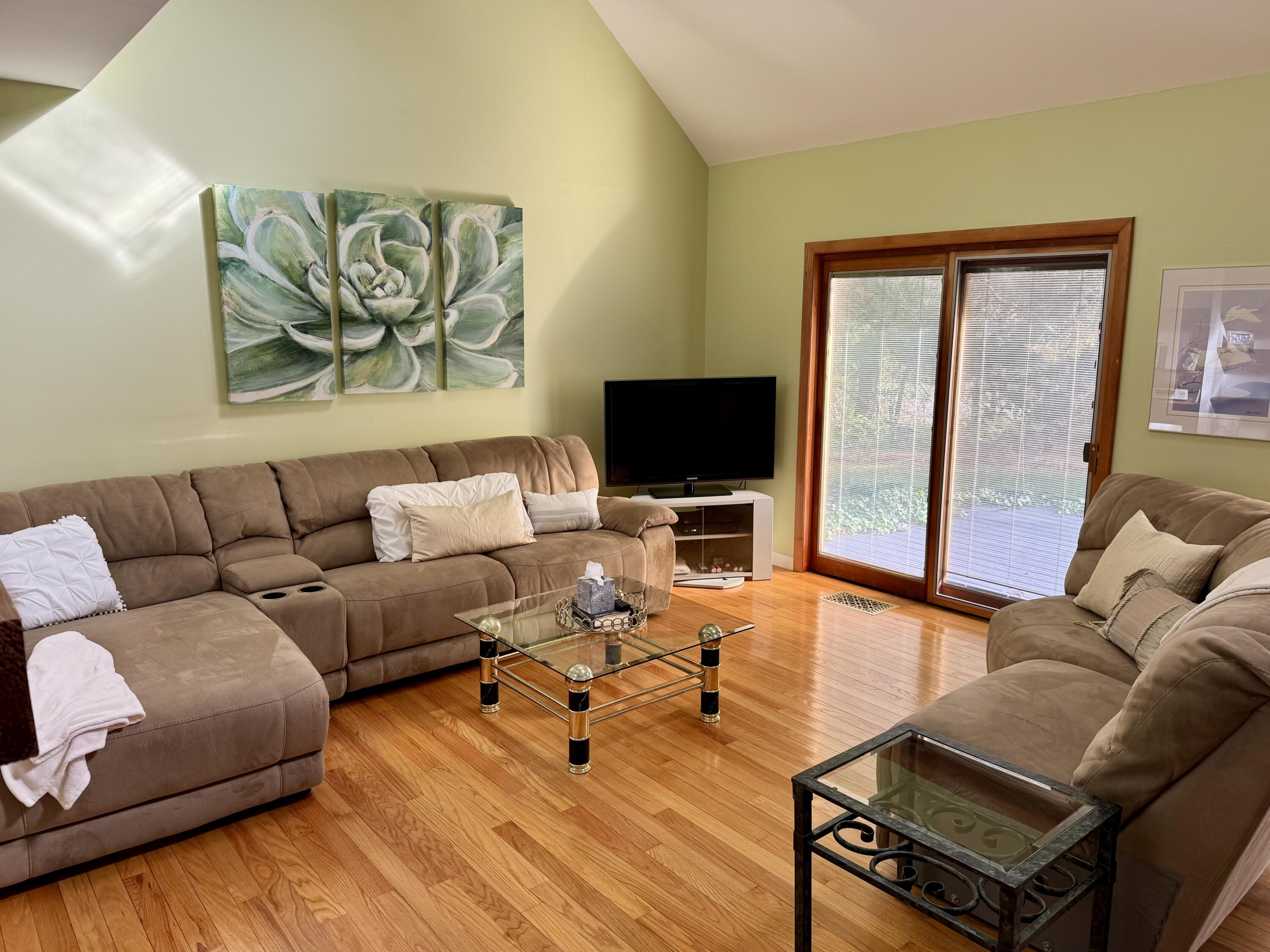 25 Twin Rocks Drive