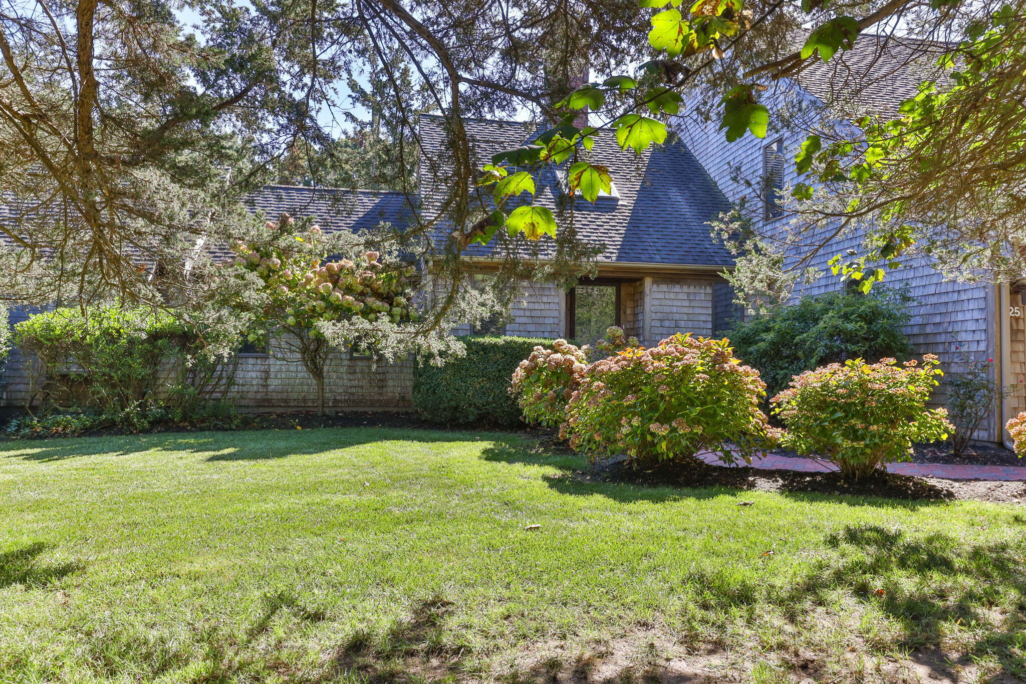 25 Twin Rocks Drive
