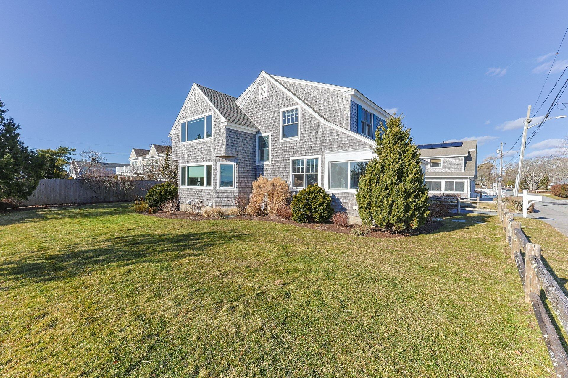 8 Wyndemere Bluffs Road