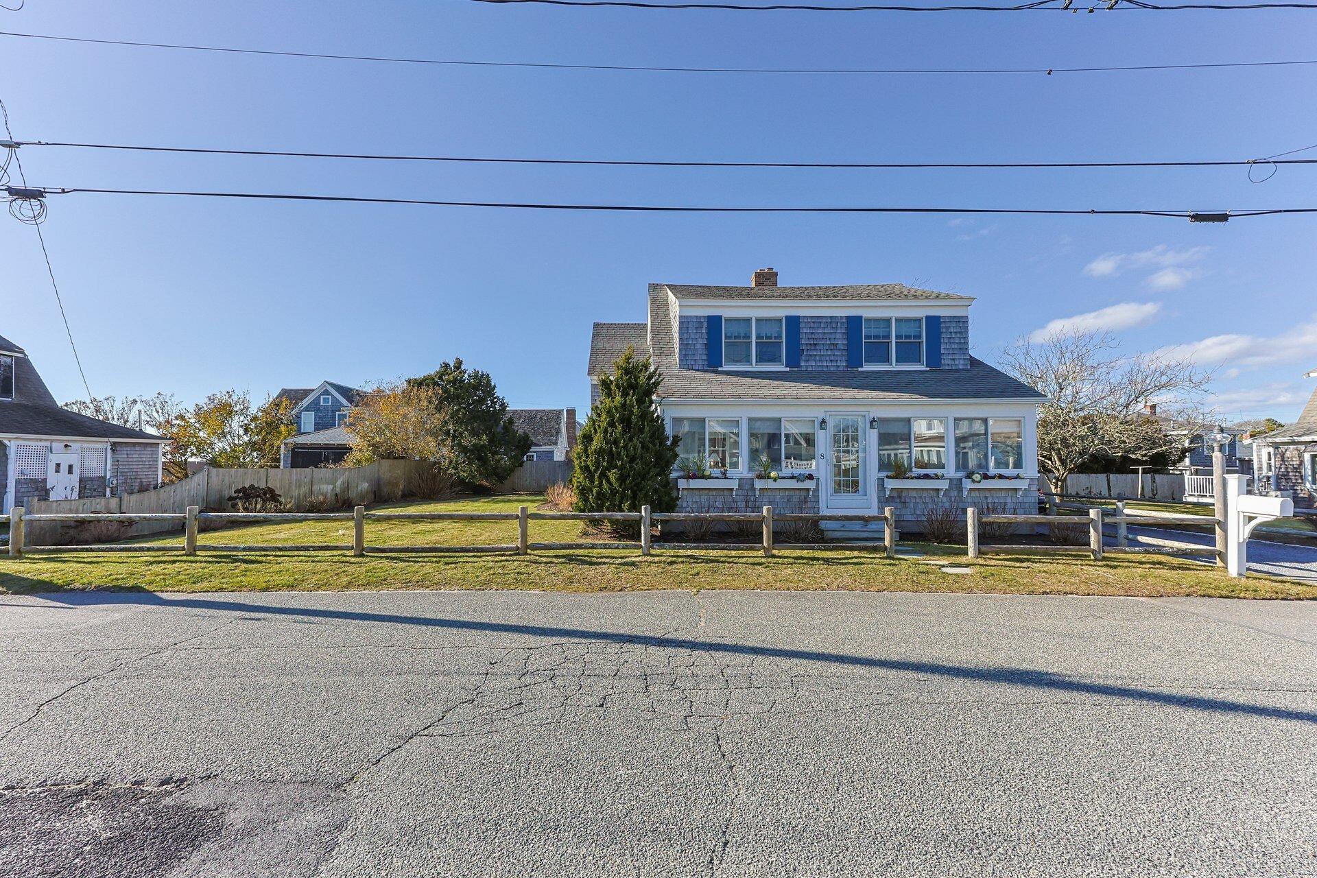 8 Wyndemere Bluffs Road