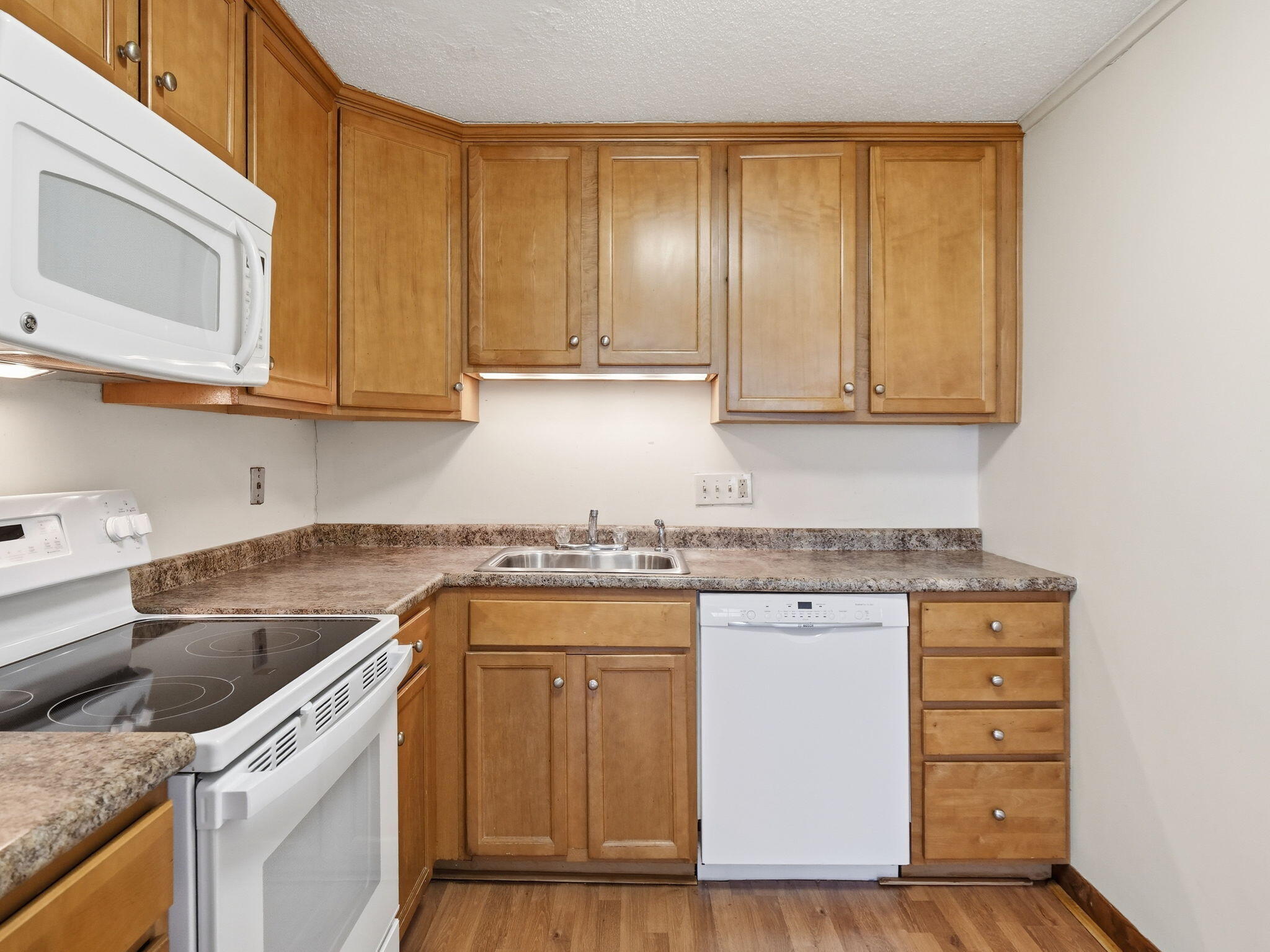 12 Candlewood Lane APT 1 Unit: APT 1-1