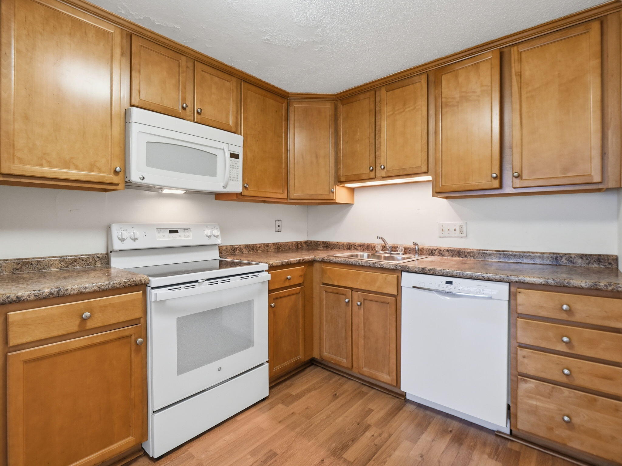 12 Candlewood Lane APT 1 Unit: APT 1-1
