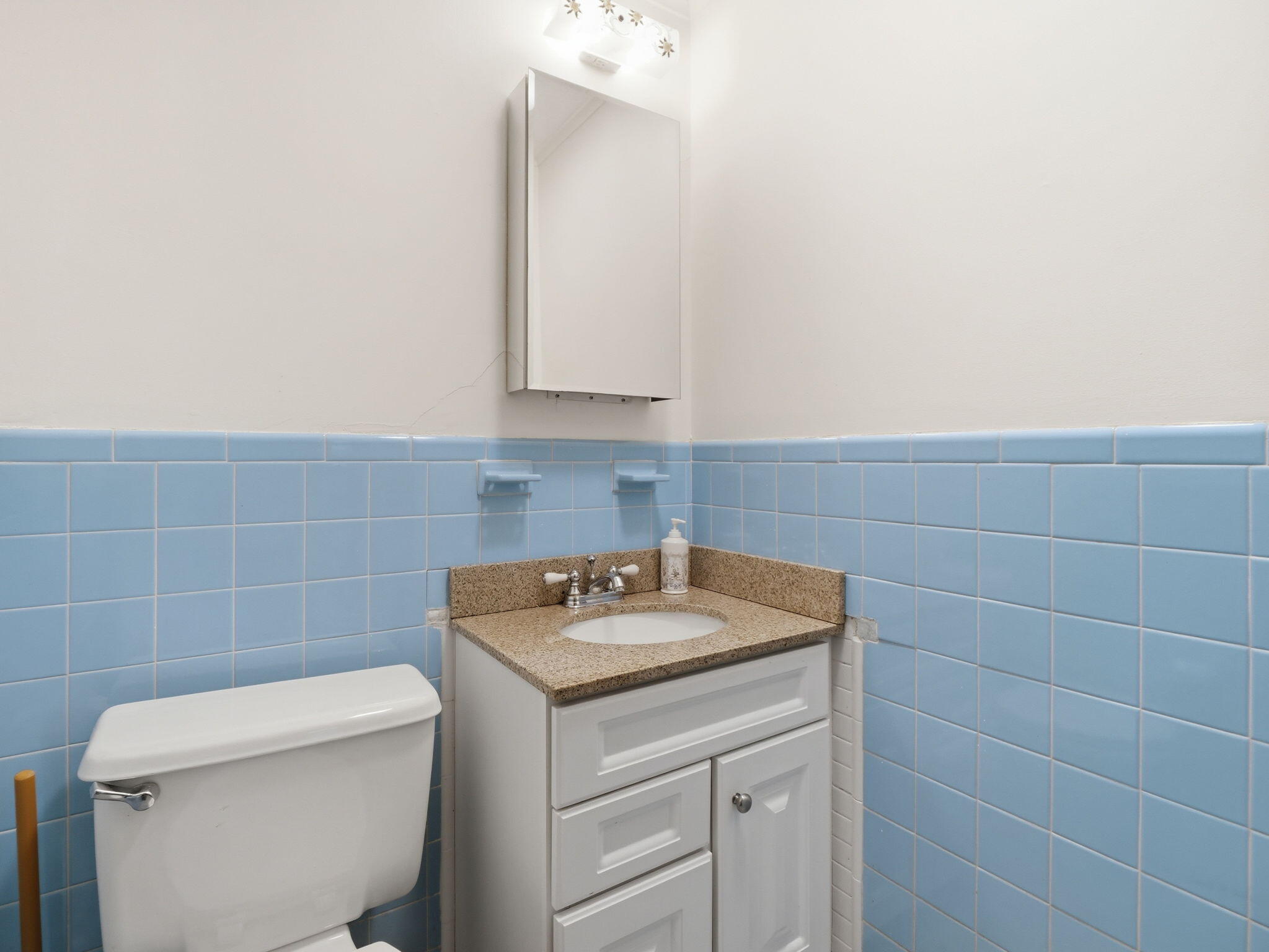 12 Candlewood Lane APT 1 Unit: APT 1-1