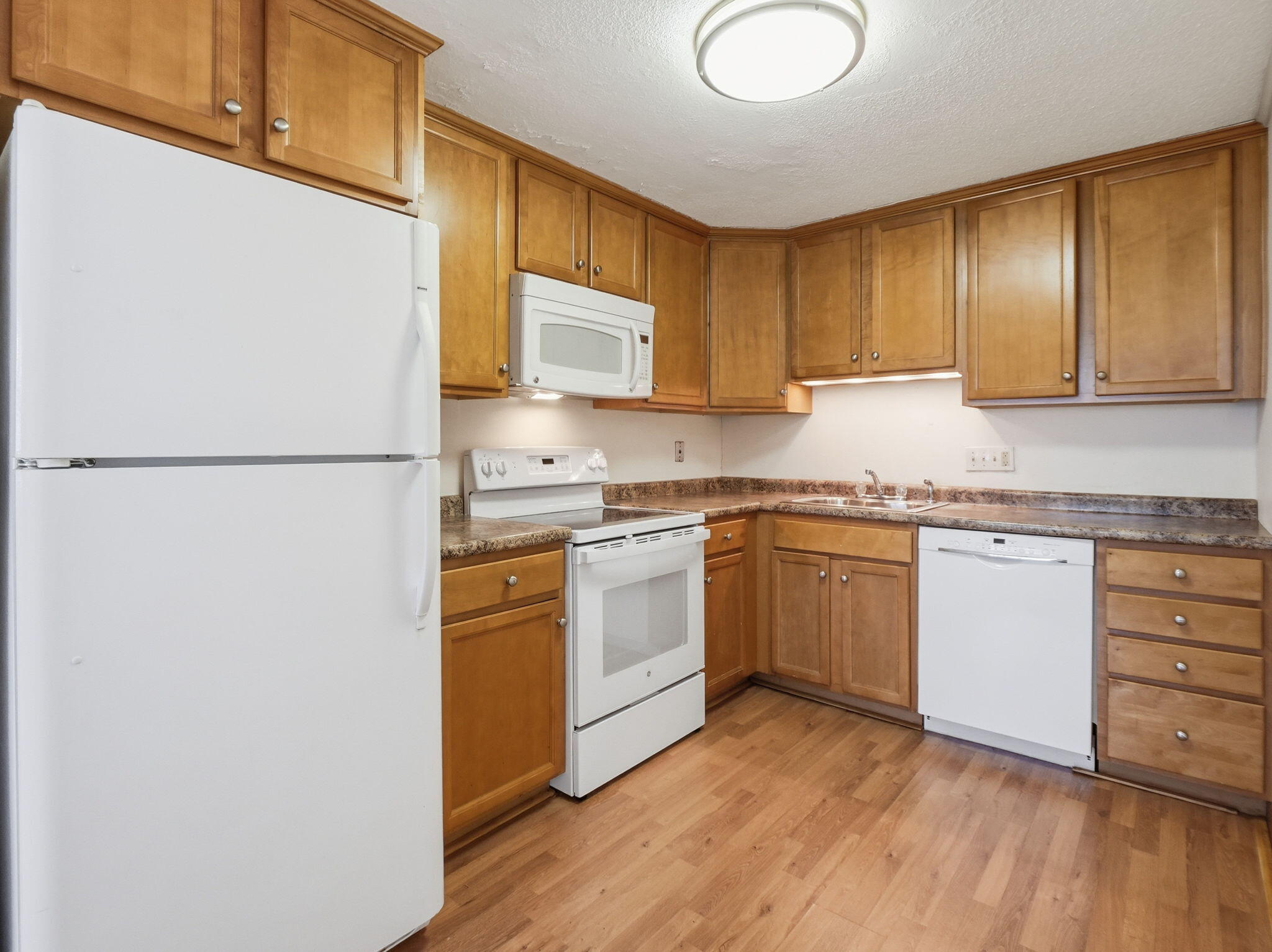 12 Candlewood Lane APT 1 Unit: APT 1-1