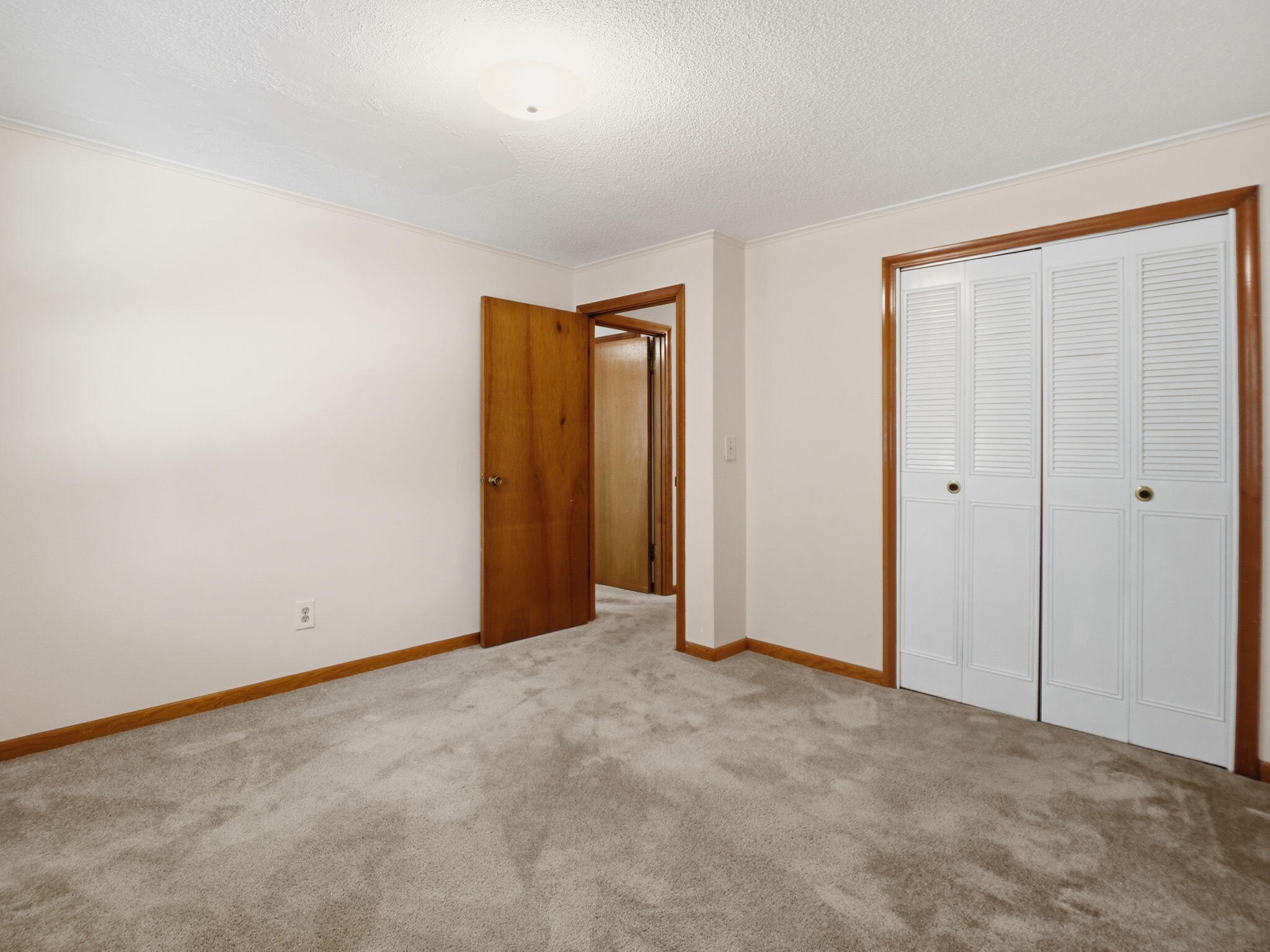 12 Candlewood Lane APT 1 Unit: APT 1-1