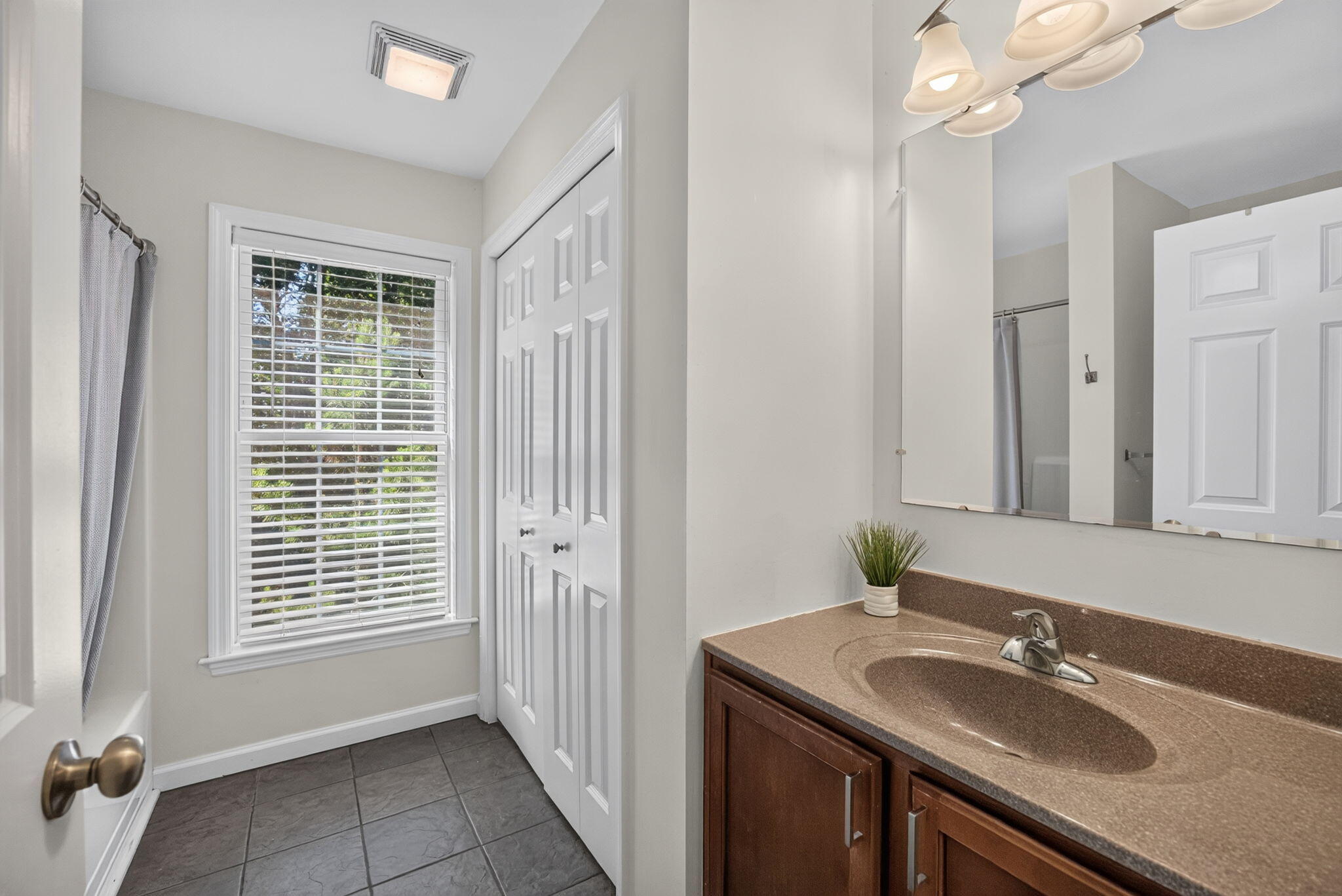 8 Leeward Passage