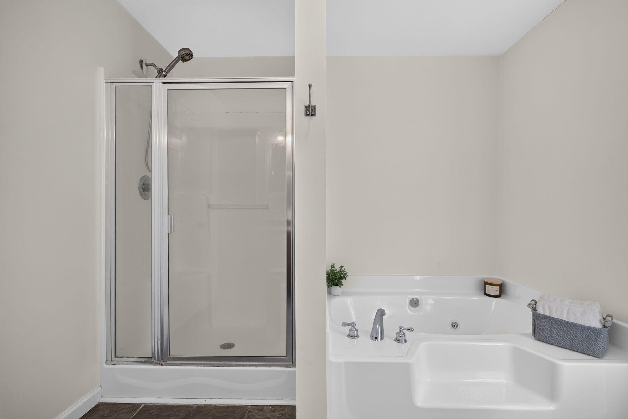 8 Leeward Passage
