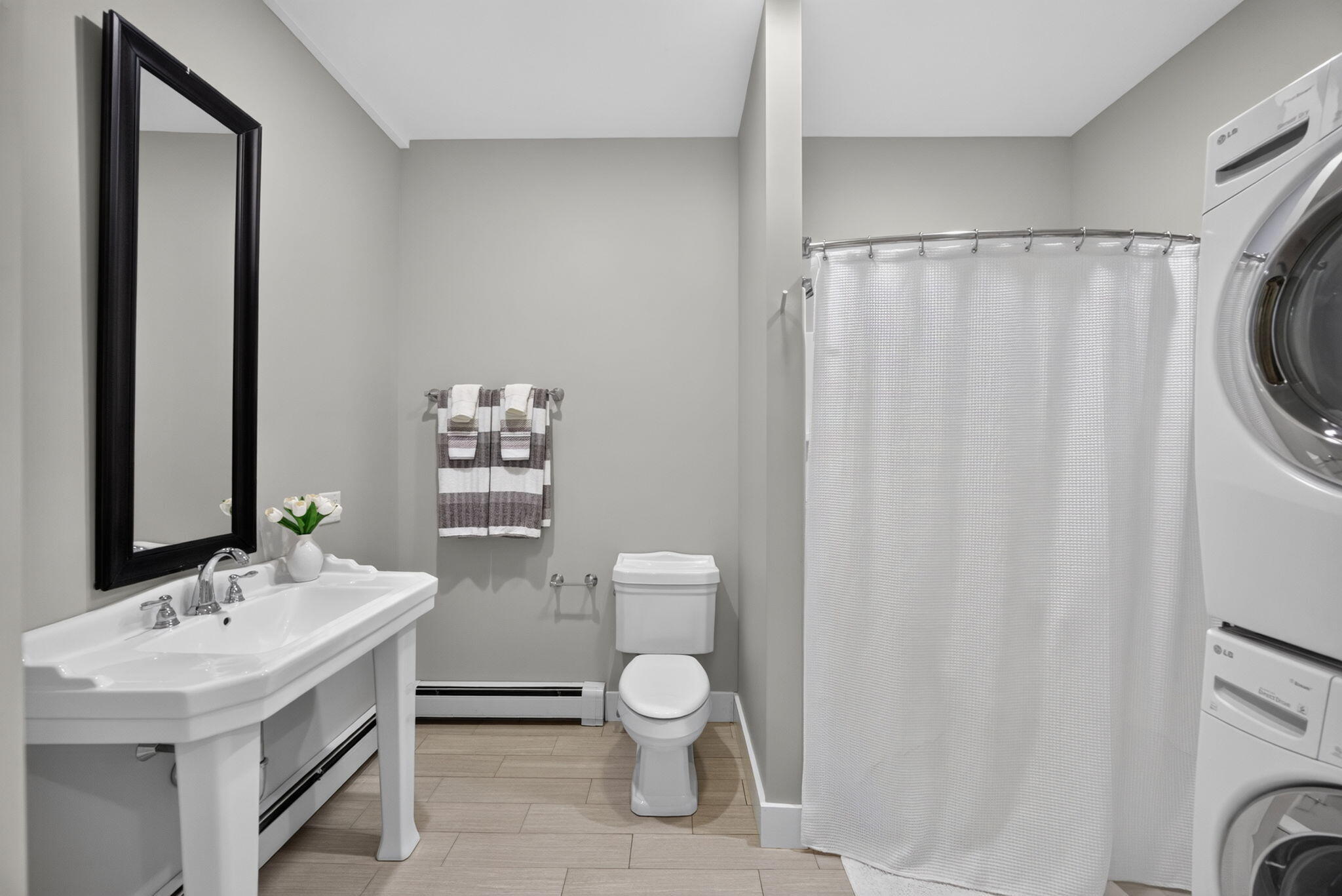 8 Leeward Passage