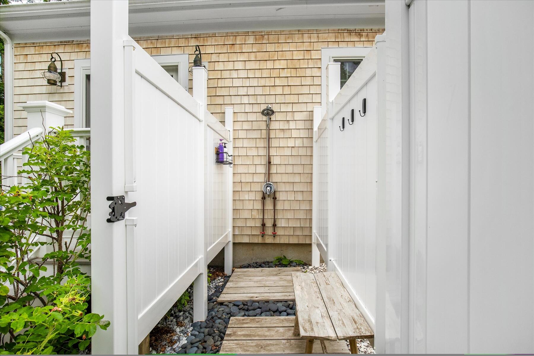 6 Bayview Road