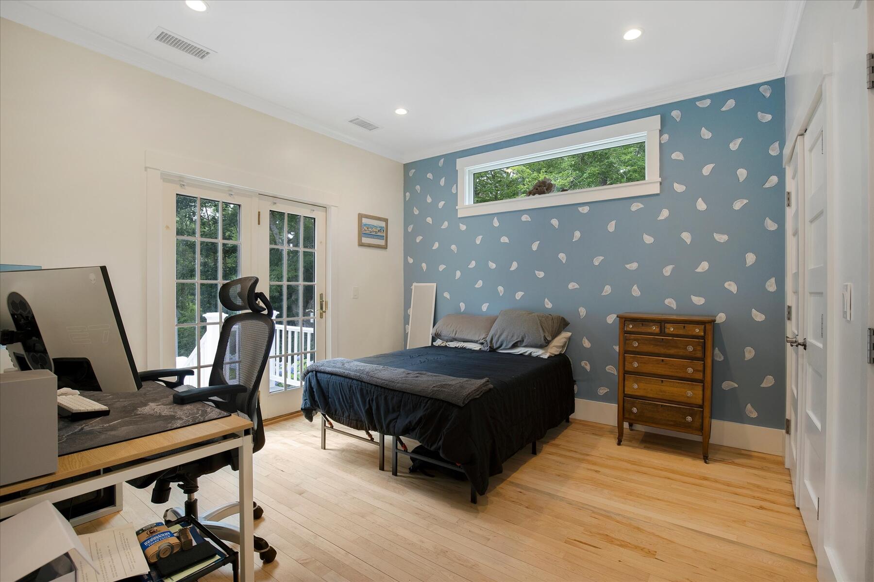 6 Bayview Road