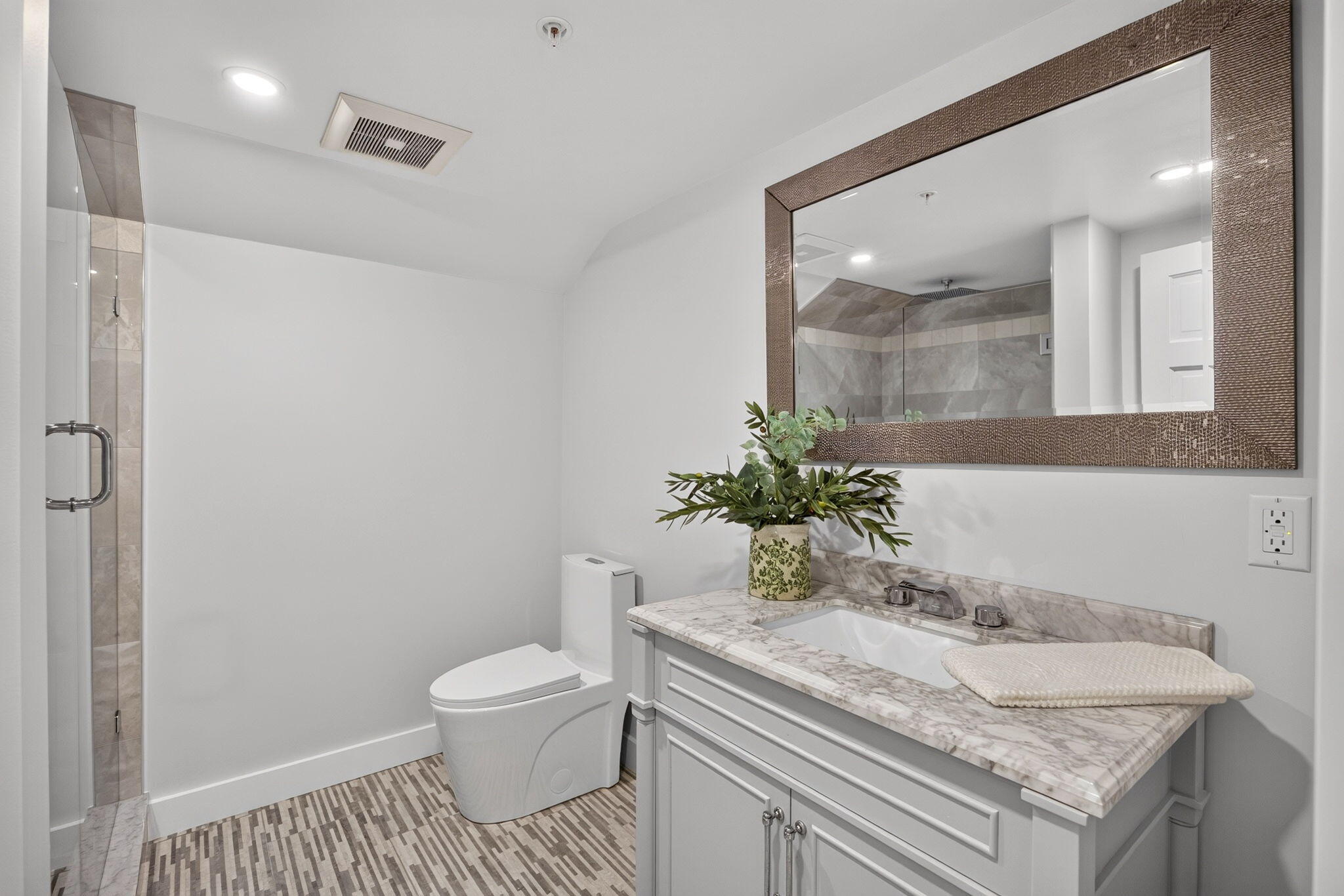 8 Bank Street UNIT 8