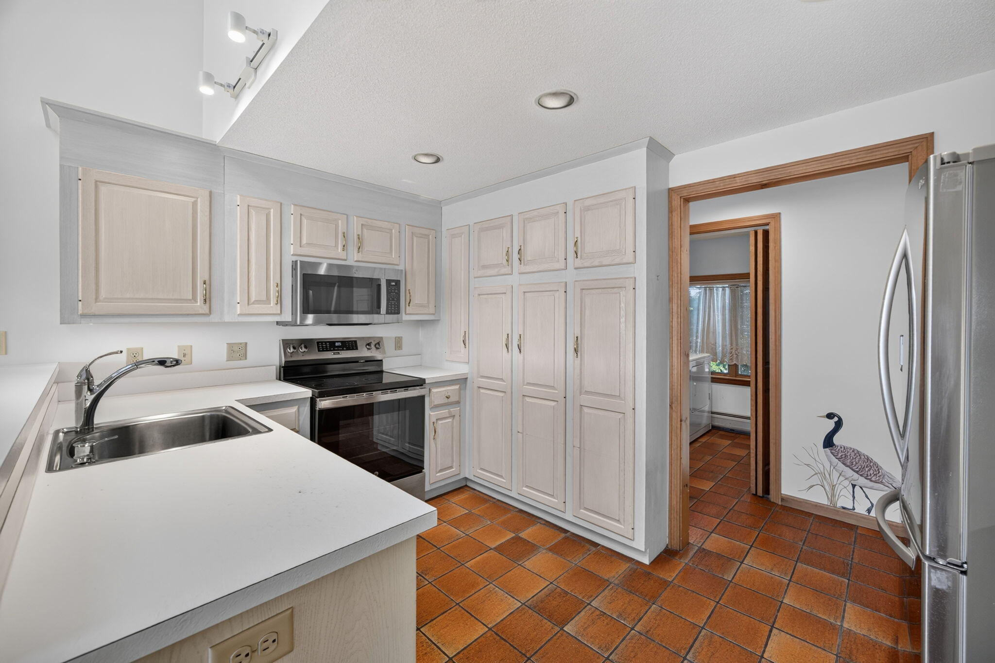 93 Cove Road