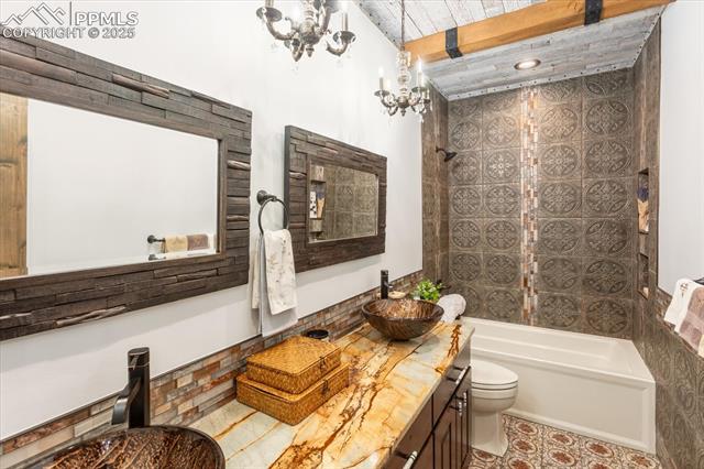 1124 E Poncha Avenue