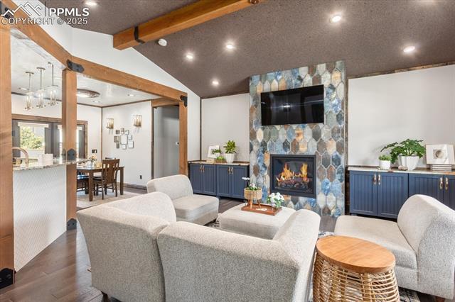 1124 E Poncha Avenue