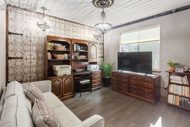 1124 E Poncha Avenue