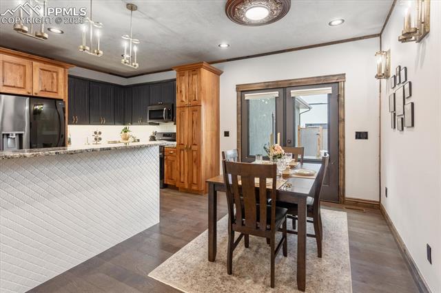 1124 E Poncha Avenue