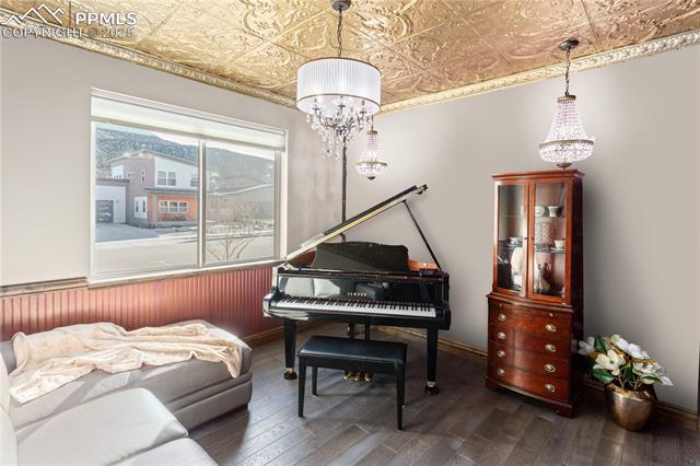 1124 E Poncha Avenue