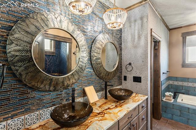 1124 E Poncha Avenue