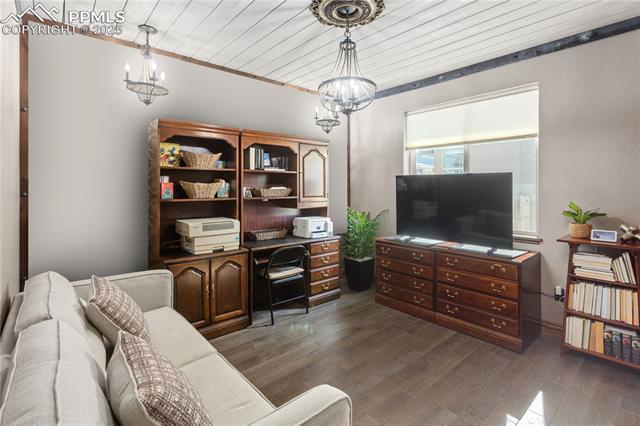 1124 E Poncha Avenue