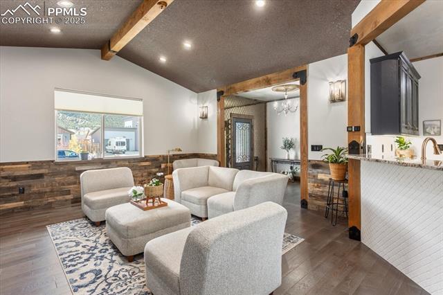 1124 E Poncha Avenue