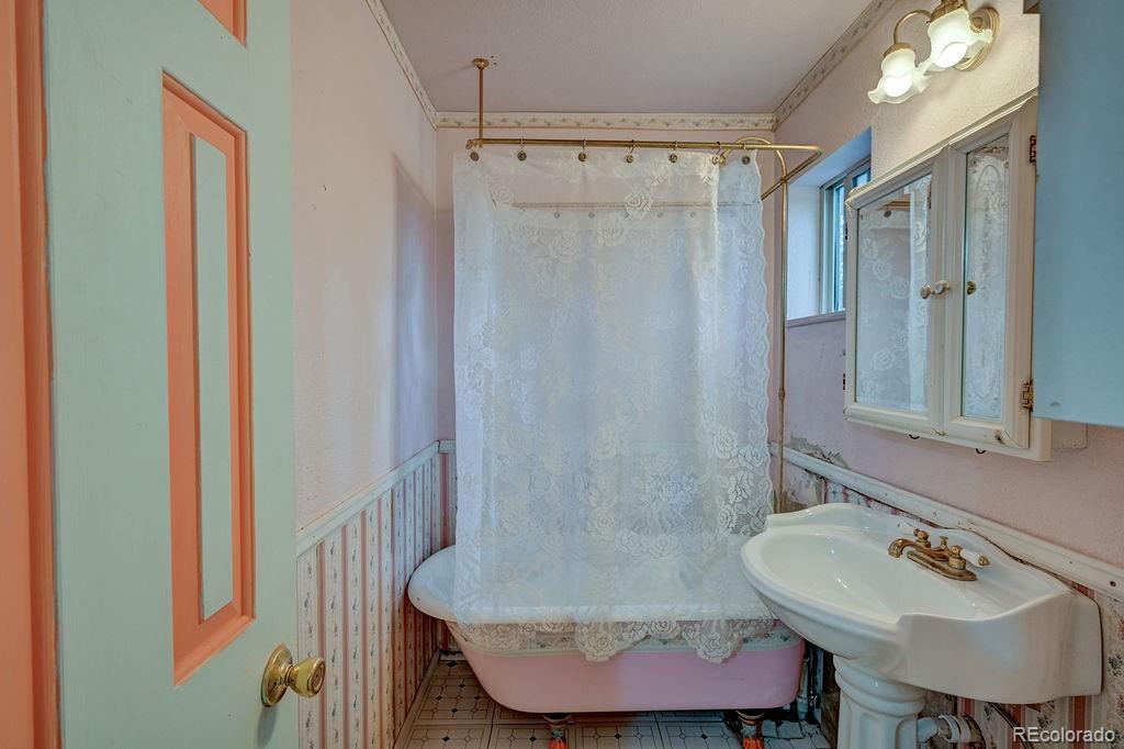 319 W Arkansas Street