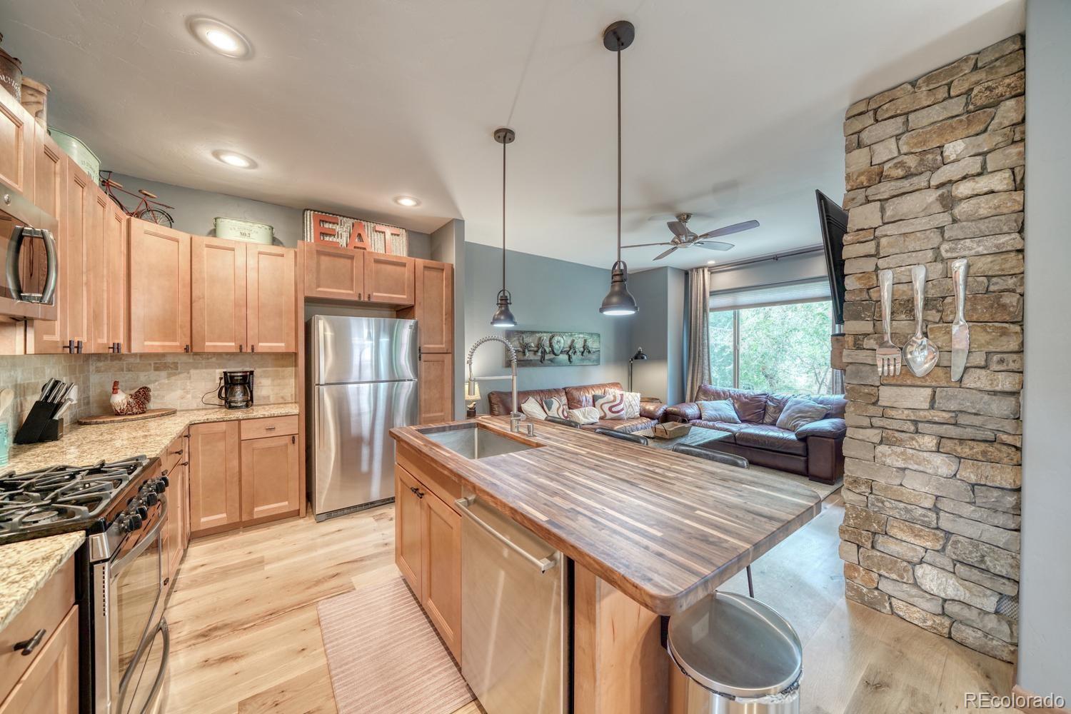 402 E Sackett Avenue Unit: G