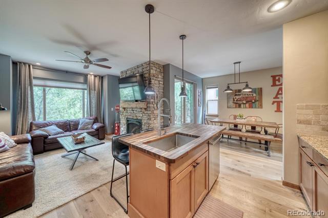 402 E Sackett Avenue Unit: G
