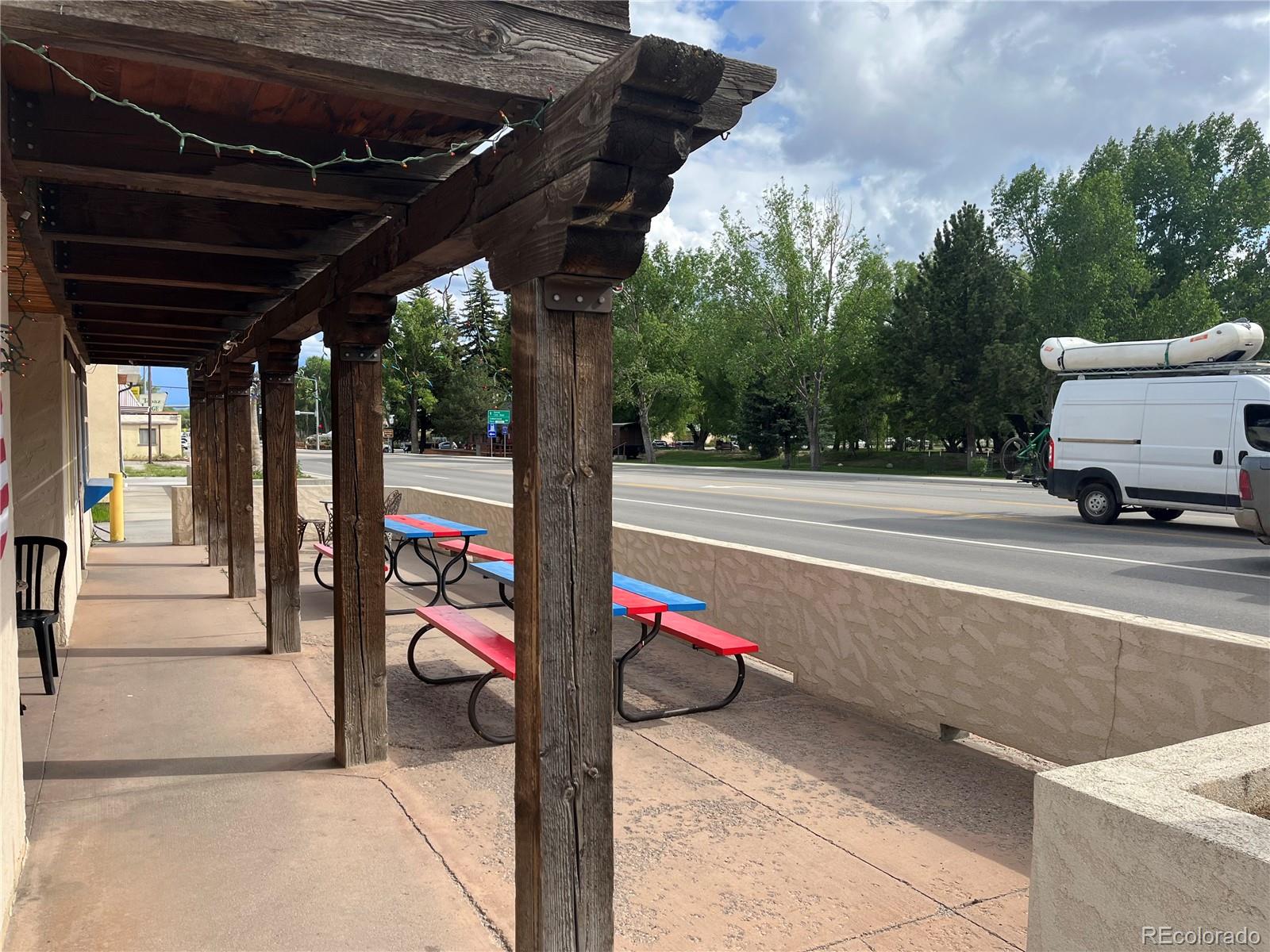 215 N US Highway 24