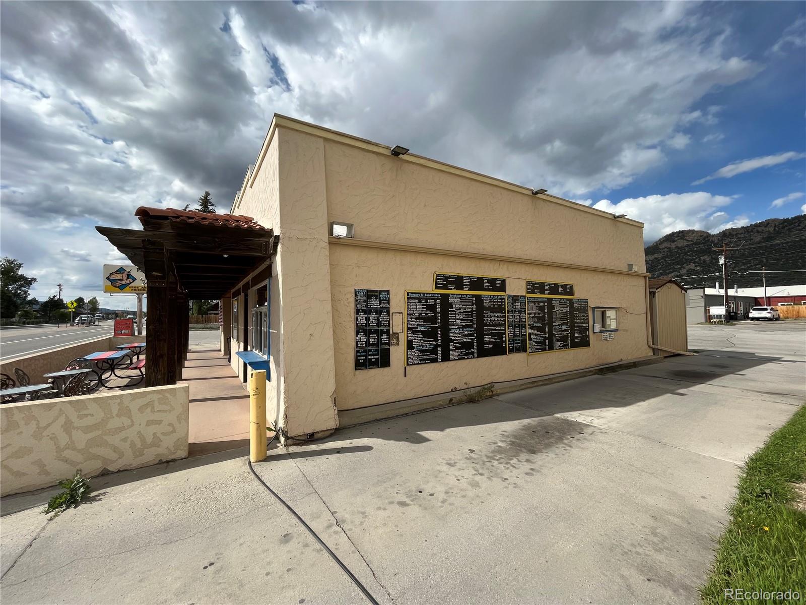 215 N US Highway 24