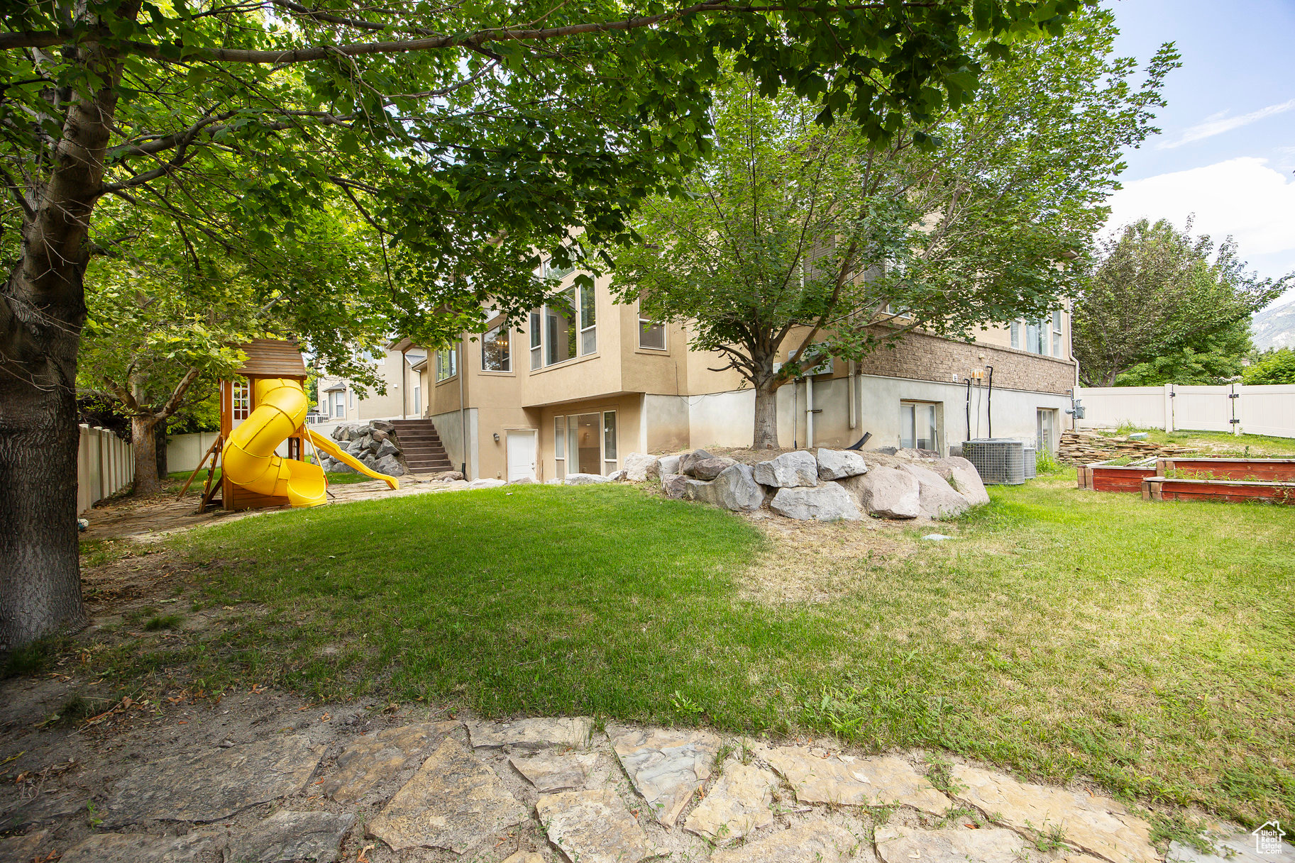 11202 S SHARONS LN