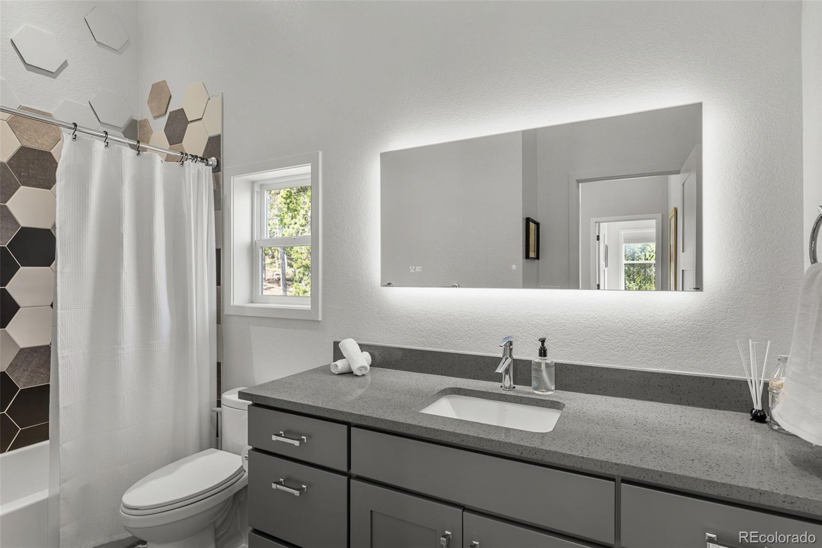 6803 Snowshoe Trail