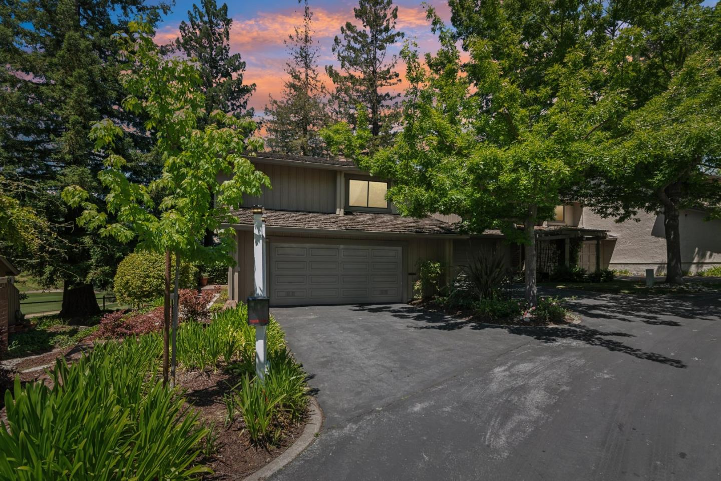 466 Sand Hill CIR