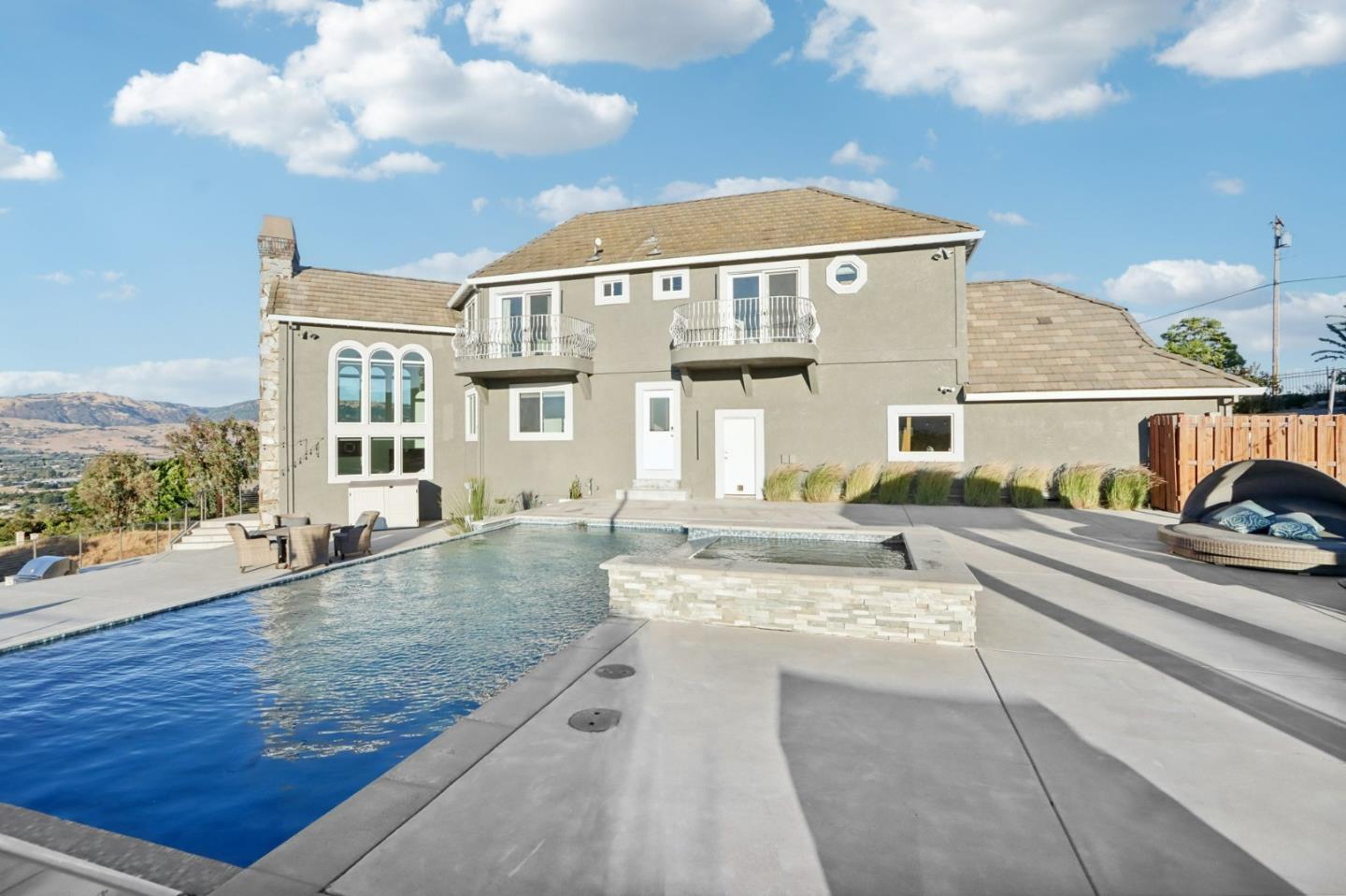 1915 Hayes LN