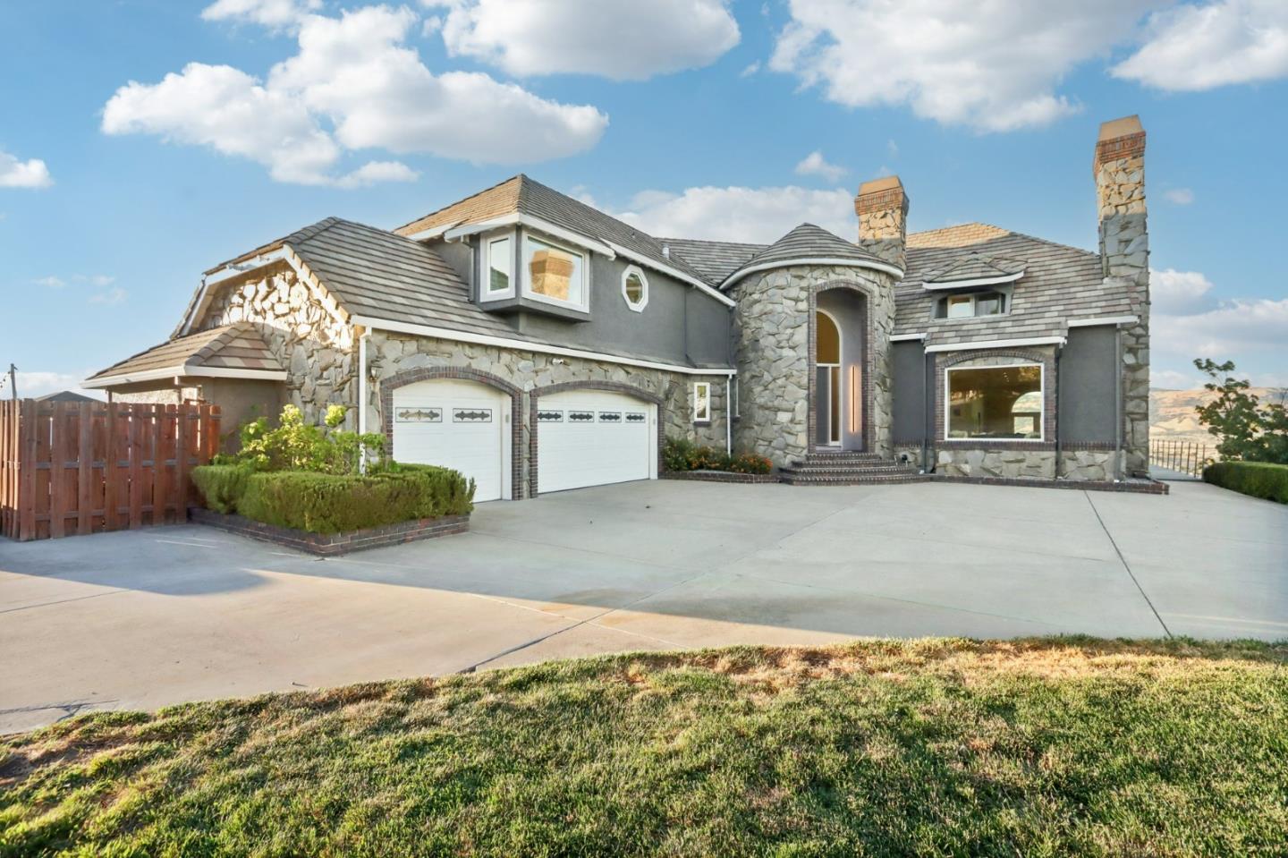 1915 Hayes LN