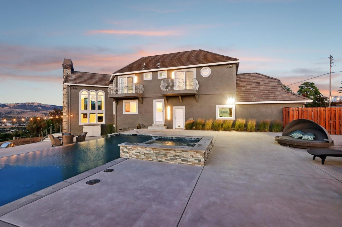 1915 Hayes LN