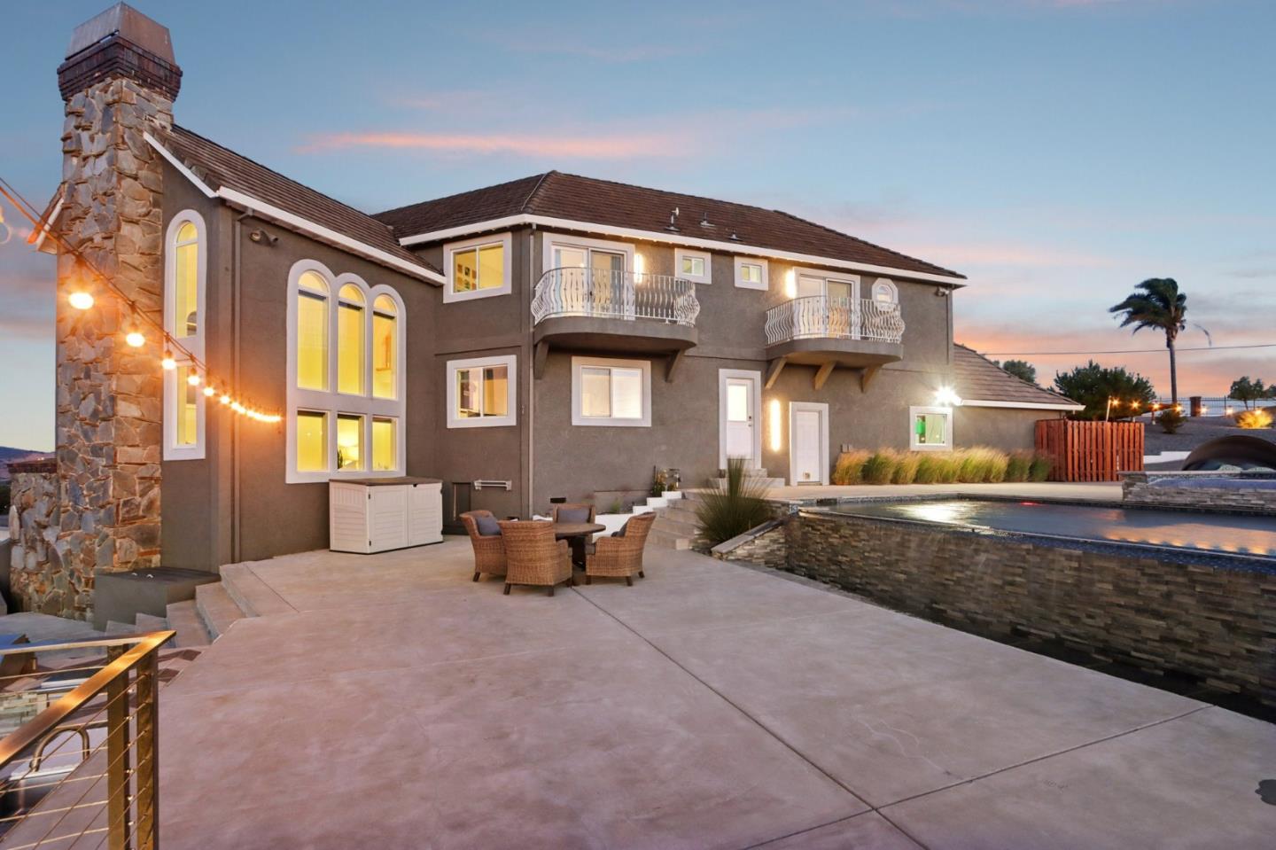1915 Hayes LN