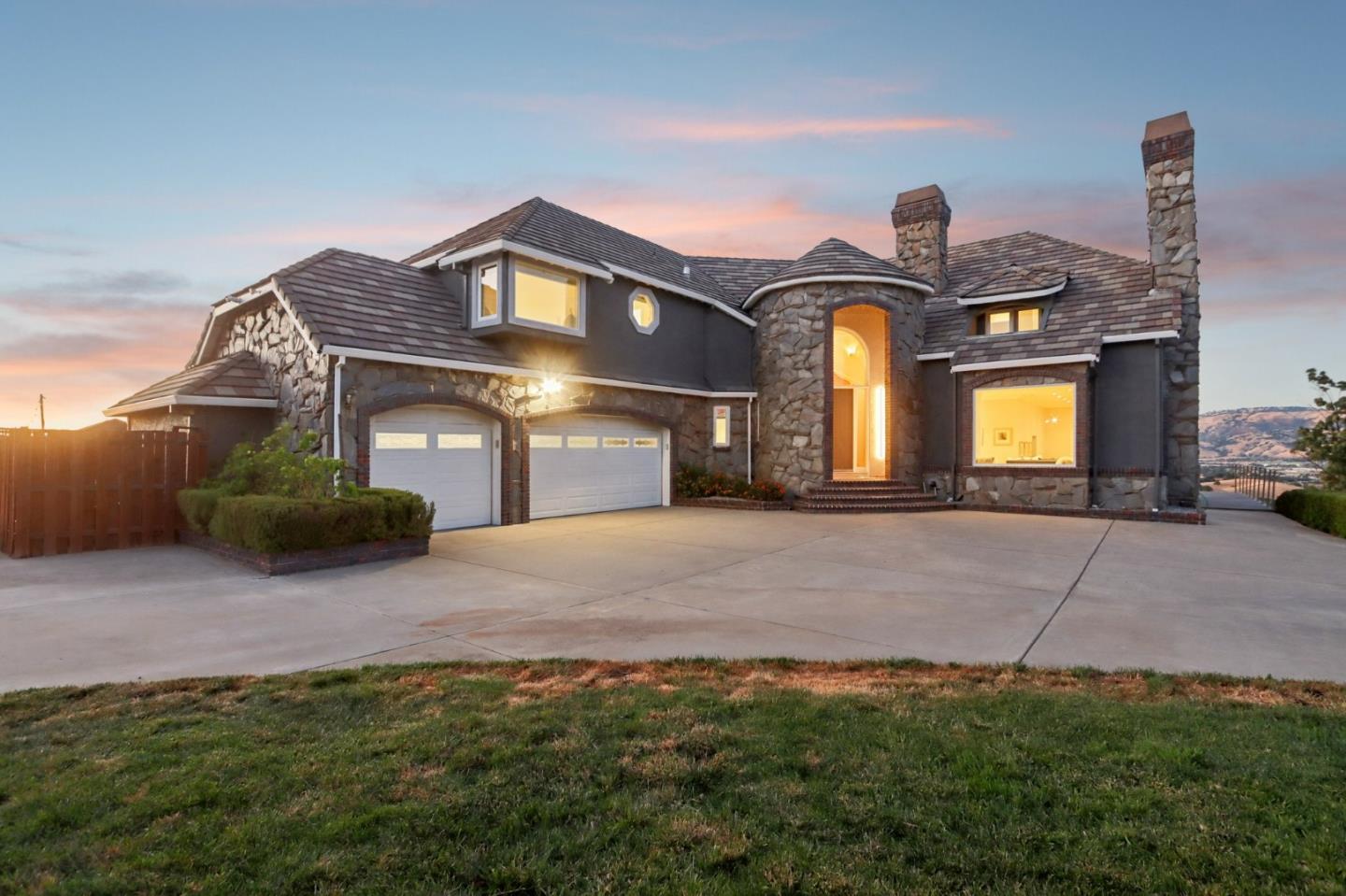 1915 Hayes LN