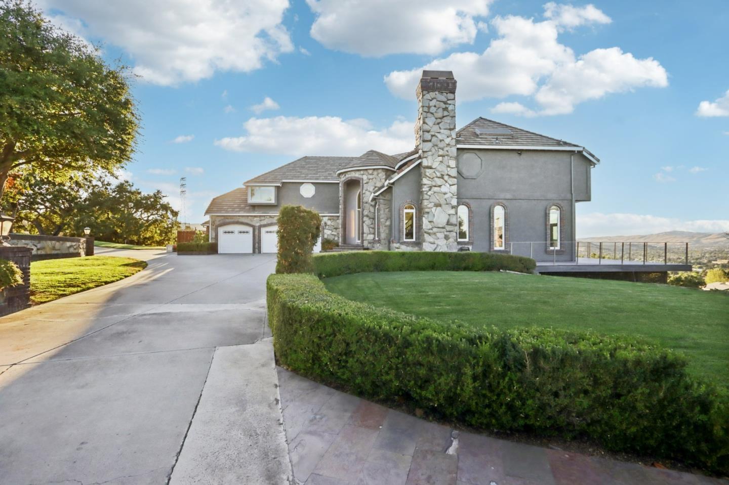 1915 Hayes LN