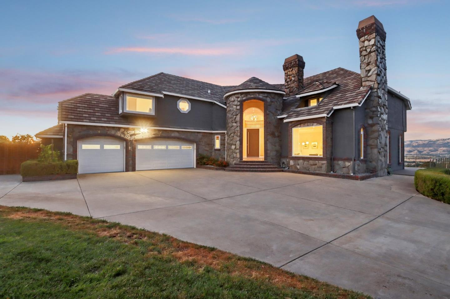 1915 Hayes LN