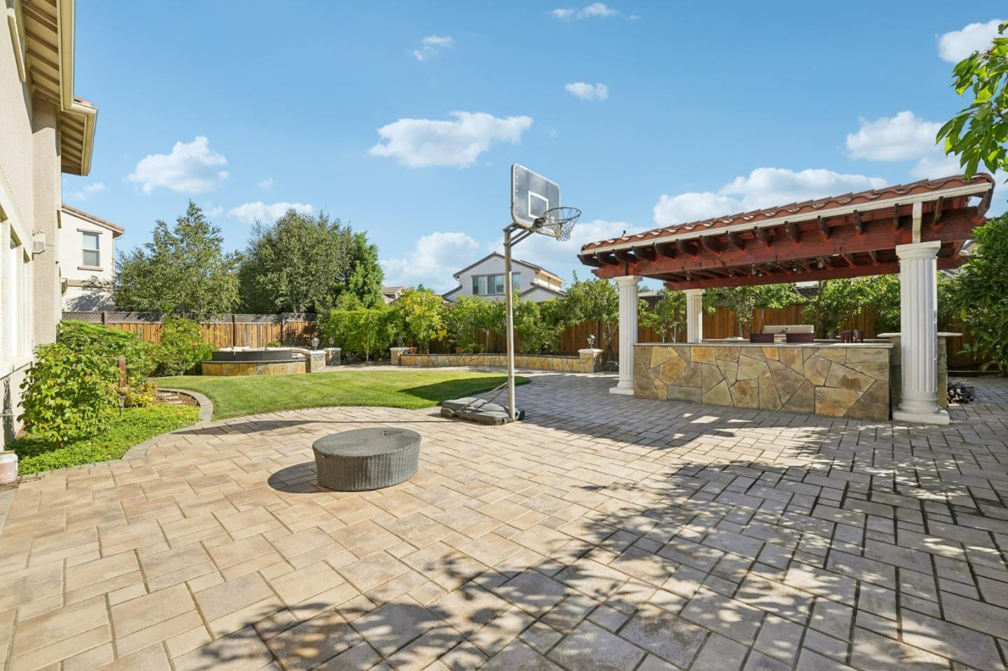 17450 Shelton WAY