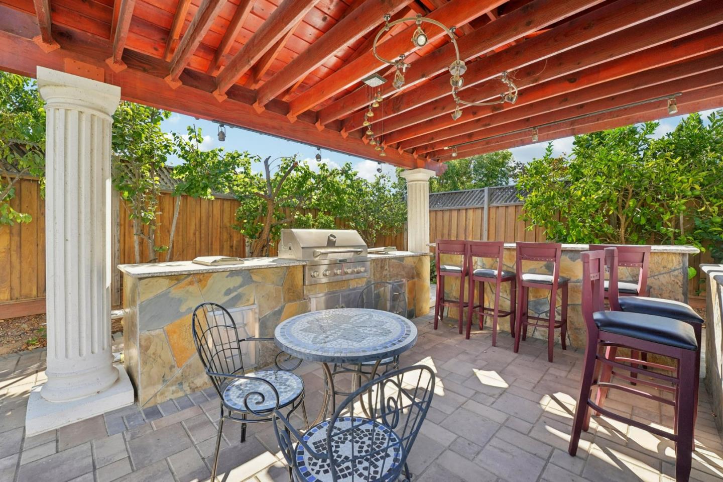 17450 Shelton WAY