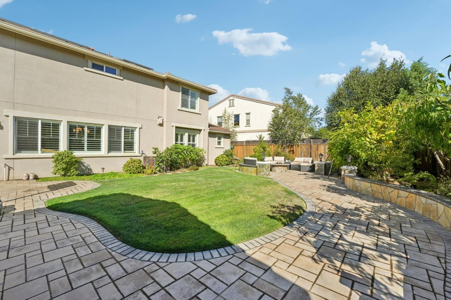 17450 Shelton WAY